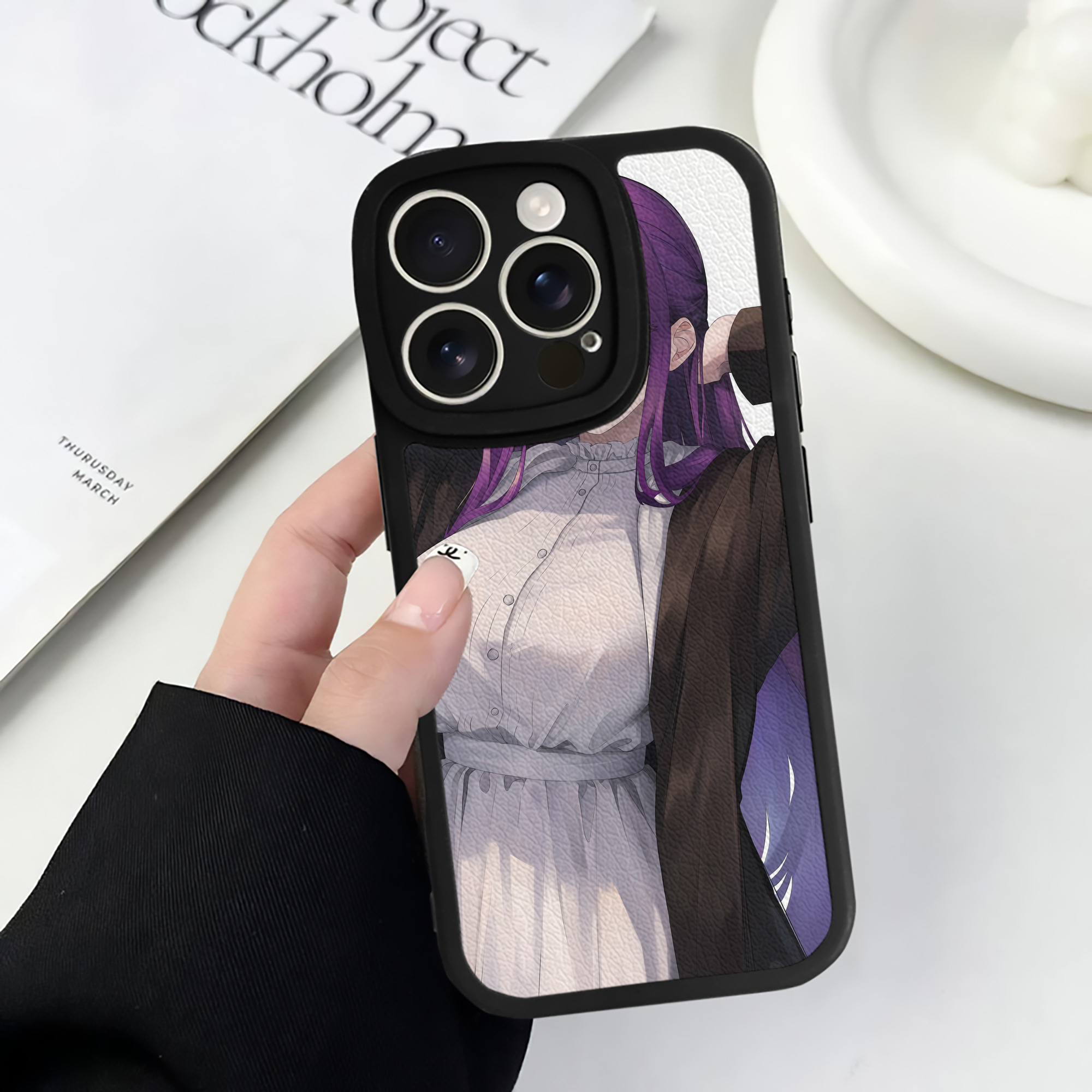 （画像用） 葬送のフリーレン Frieren 【iPhone 16シリーズ対応】シリコンスマホケース（レザー調） 材質：シリコン